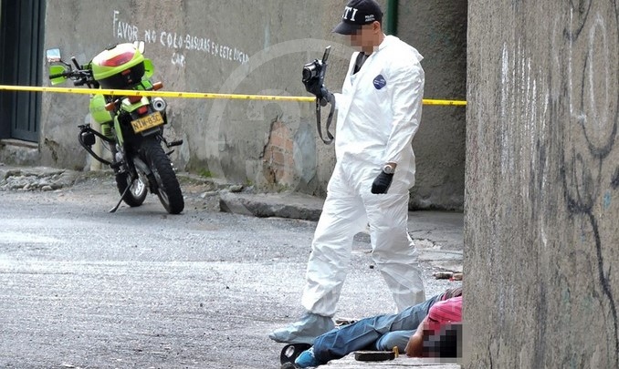FOTOS Y VIDEO: Sin mediar palabra, lo asesinaron con arma de fuego en Robledo 6 asesinado altamira robledo hombre 6