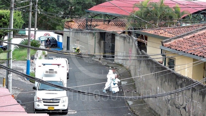 FOTOS Y VIDEO: Sin mediar palabra, lo asesinaron con arma de fuego en Robledo 9 asesinado altamira robledo hombre 9