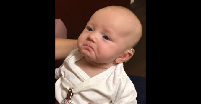 Charlotte escucha a su madre por primera vez/ Tomada de Youtube: Christy Keane