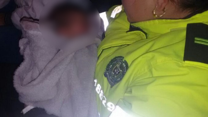 En una bolsa de basura la Policía en Bogotá encontró a un bebé recién nacido