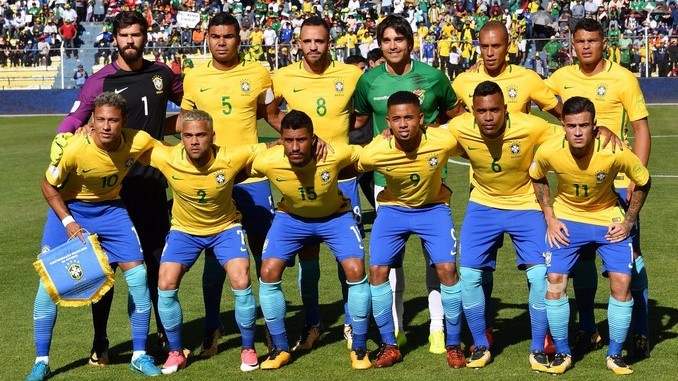 Un jugador boliviano se metió en la foto oficial de los brasileños