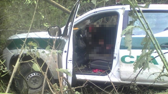 EN VIDEO: Saquearon camioneta donde asesinaron a tres policías en el Cauca 2 camioneta ataque