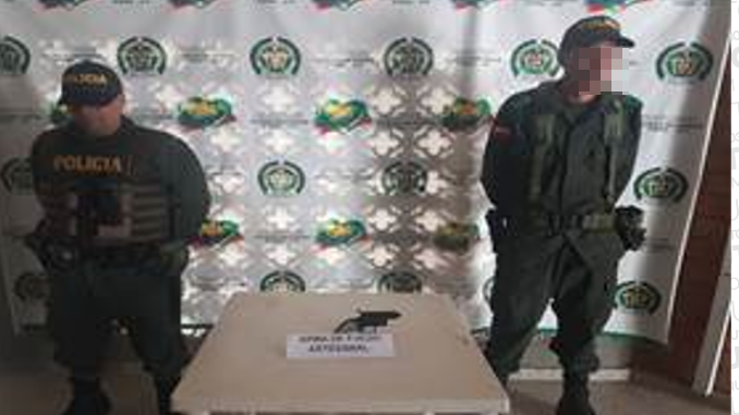 Lo atraparon en el colegio con un arma de fuego