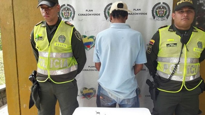 Levantó sospechas y terminó en la estación de Policía de San Javier 1 capturado revolver 1