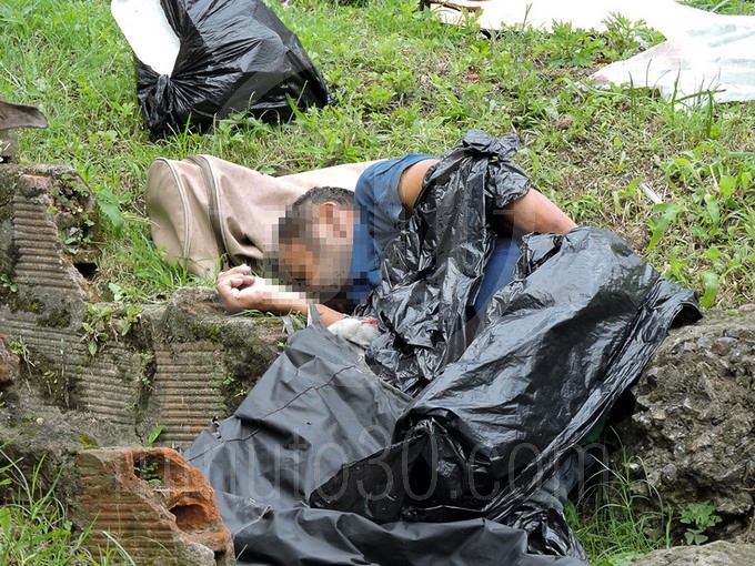 FOTOS: Amaneció muerto en un andén del Doce de Octubre 3 doce de octubre