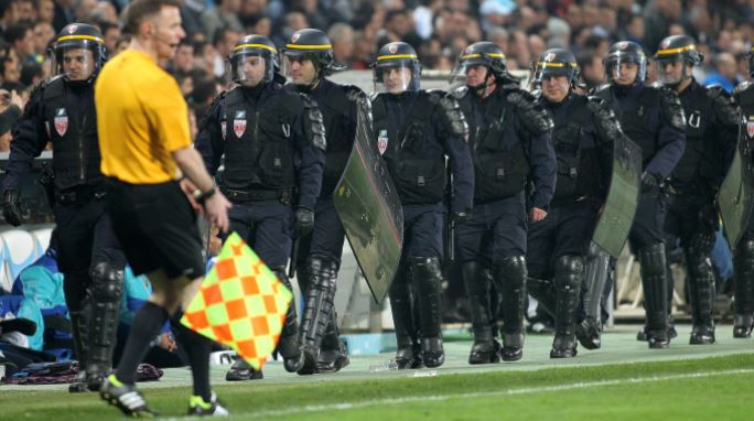 Sube a 29 el número de heridos en la avalancha de hinchas del Amiens-Lille 1 francia