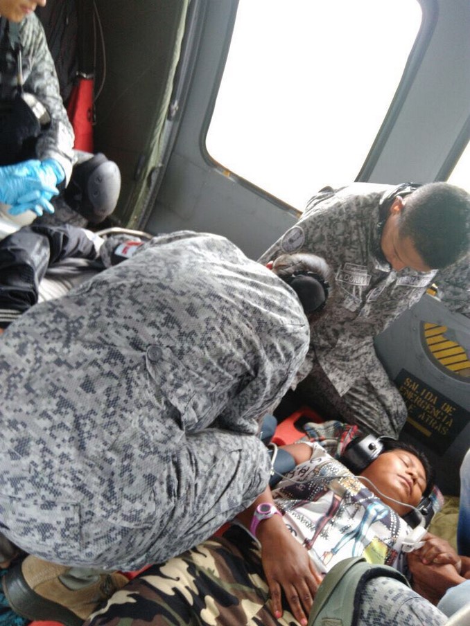 Fuerza Aérea trasladó a dos mujeres indígenas en el Cauca que se encontraban en delicado estado de salud