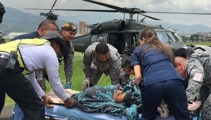 Fuerza Aérea trasladó a dos mujeres indígenas en el Cauca que se encontraban en delicado estado de salud