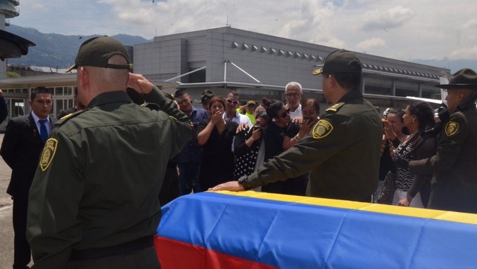 Con honores fue despedido en Medellín el patrullero Carlos Alfredo Lara, asesinado en el Cauca