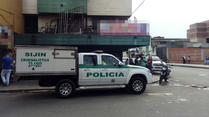 Cromen de mujer en hotel de El Centro