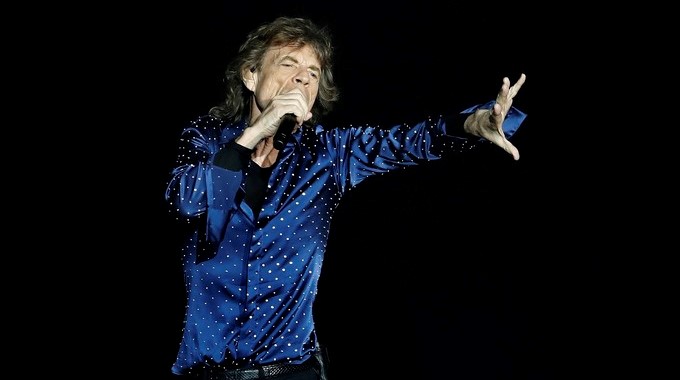 El cantante y líder de la banda de rock The Rollings Stones, Mick Jagger, durante un concierto en el Estadi Olímpic de Montjuic en Barcelona. EFE/Archivo