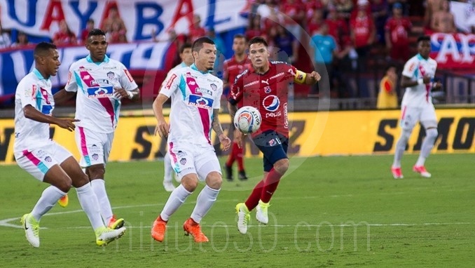 El Rojo sonríe al término del primer tiempo ante Junior 3 junior dim