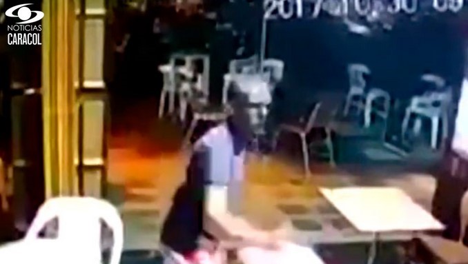 Con máscaras trataron de robar en un restaurante de Villavicencio pero la Policía se los impidió