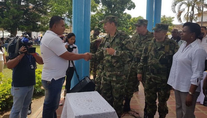 En Caloto 53 jovenes victimas del conflicto recibieron su libreta militar