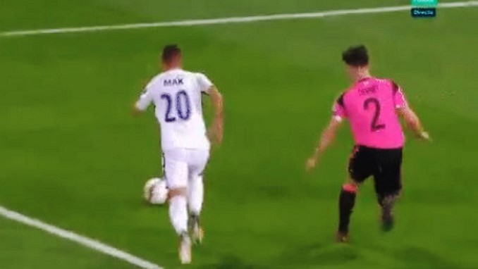 VIDEO: ¡Vergonzoso! Intentó engañar con este piscinazo pero le salió caro