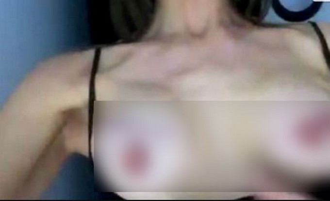 Senos tatuados de Lorena Meritano/ Captura tomada de Los Informantes