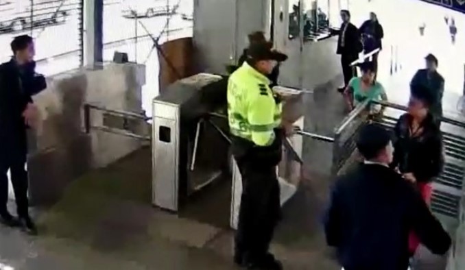 Unos 13 heridos dejó el enfrentamiento entre indígenas y policías en estación del Transmilenio