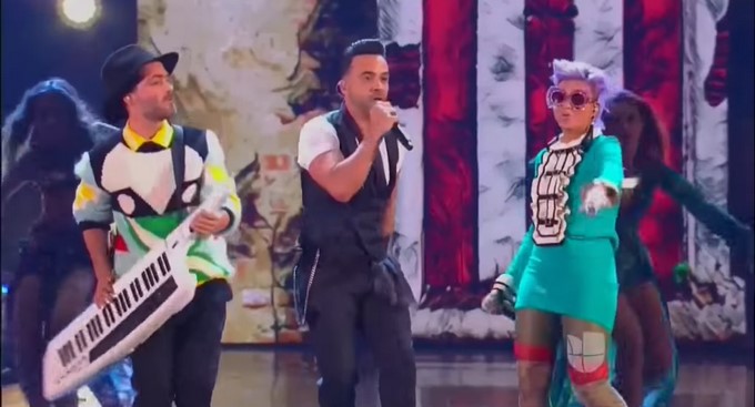 Luis Fonsi y Bomba Estéreo interpretando "Despacito" en los Latin Grammy 2017/ Tomada de Youtube: JR S