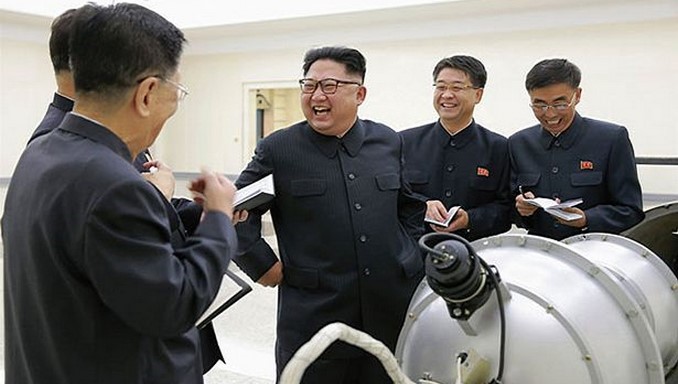 Kim-Jong-Un-Inspects-North-Korean-Nuclear-Weaponization-Program-Copiar