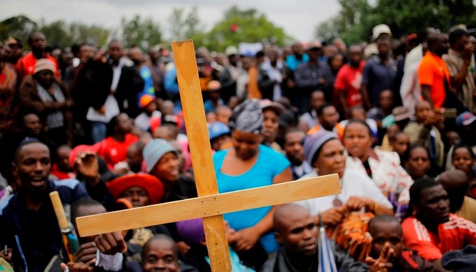 Miles de personas protestan en Zimbabue contra el presidente Mugabe