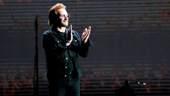 El cantante de la banda de rock irlandesa U2, Bono. EFE/Archivo