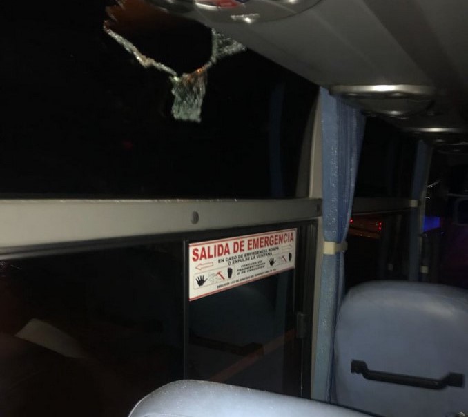 FOTOS: Suspendieron Junior-Pasto por ataque al bus de los visitantes 3 bus pasto 1