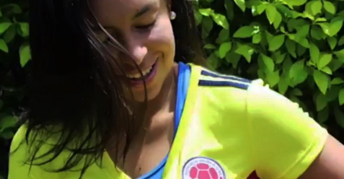 Vídeo. Yoreli ya luce la camiseta de Colombia tras la polémica por lanzamiento 1 camiseta colombia Copiar