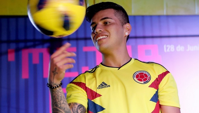 Astros del 90 lucieron la nueva casaca de la Selección Colombia 3 camiseta colombia