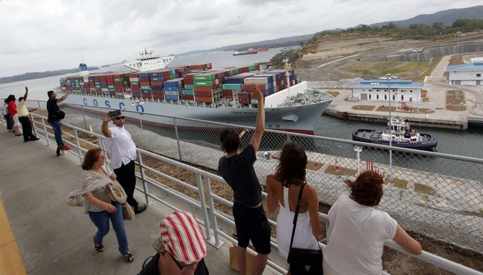 El Canal de Panamá, construido por Estados Unidos a principios del siglo XIX y traspasado a manos panameñas el 31 de diciembre de 1999, es considerada una de la mayores obras de la ingeniería moderna. EFE/Archivo