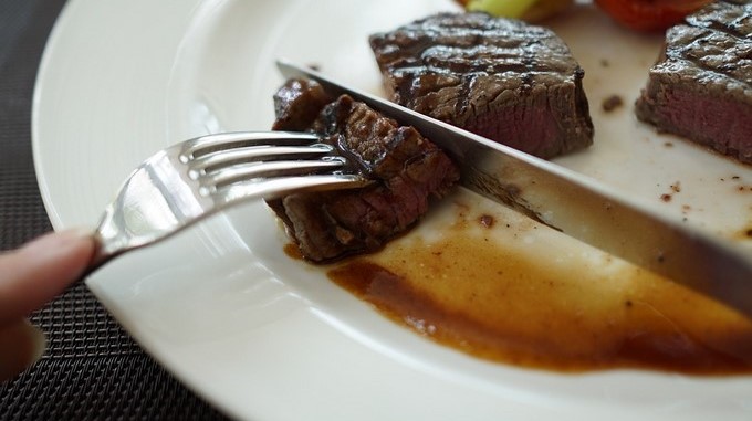 Dueño de restaurante mató a un cliente y sirvió su carne a comensales 1 carne comida plato restaurate filete