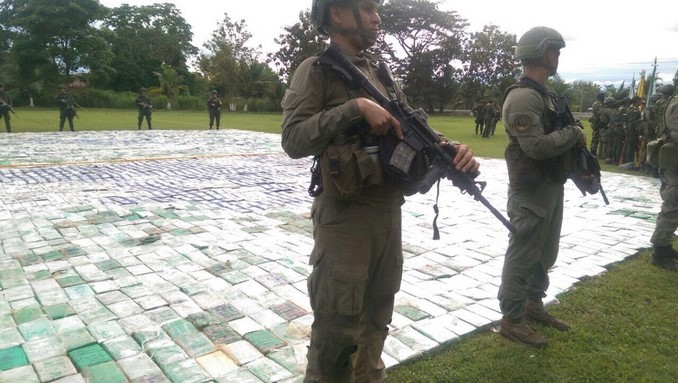 VIDEO Y FOTOS: Más de 12 toneladas de cocaína del 'Clan del Golfo' decomisó la Policía en Carepa y Chigorodó 6 Más de 12 toneladas de cocaína del 'Clan del Golfo' decomisó la Policía en Carepa y Chigorodó