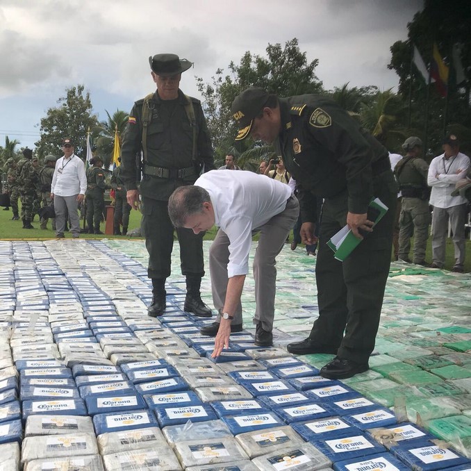 VIDEO Y FOTOS: Más de 12 toneladas de cocaína del 'Clan del Golfo' decomisó la Policía en Carepa y Chigorodó 8 Más de 12 toneladas de cocaína del 'Clan del Golfo' decomisó la Policía en Carepa y Chigorodó