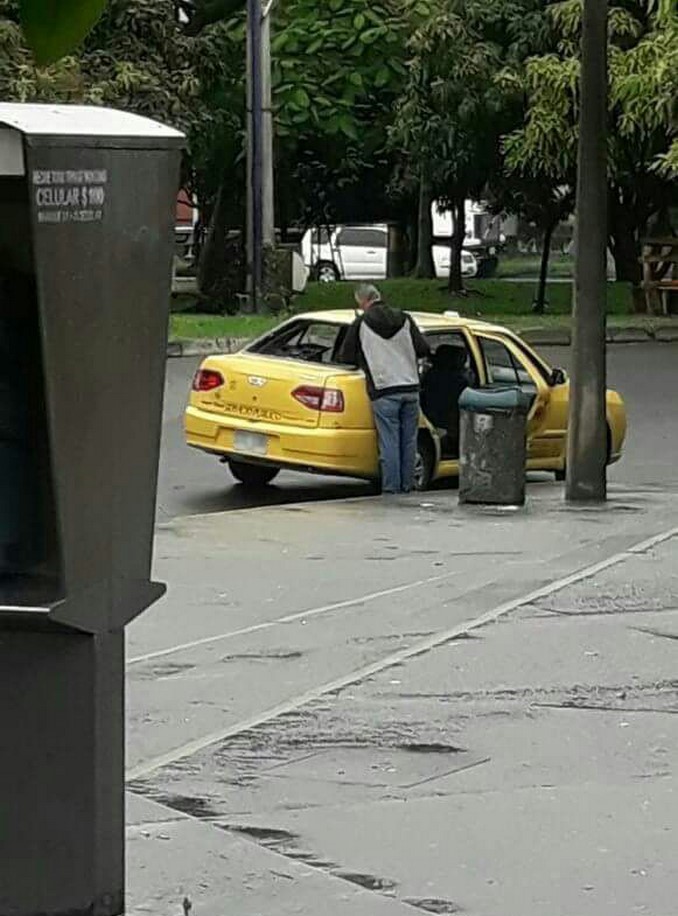 Denuncian daños a taxi que no participó en las manifestaciones