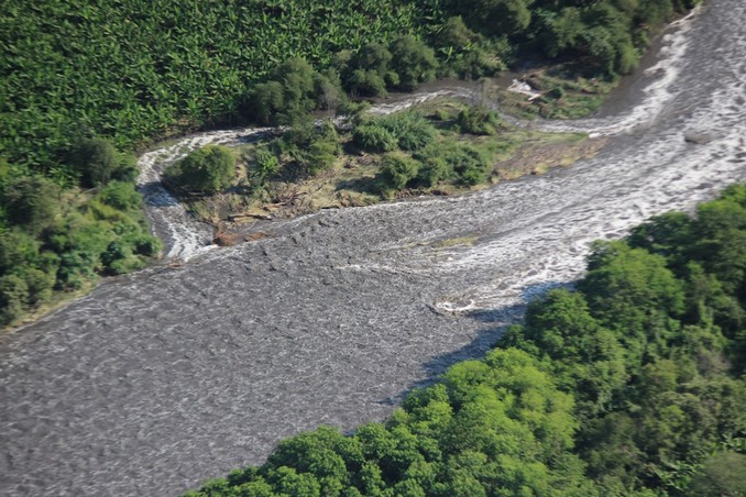 Fuerza Aérea sobrevuela las zonas en Tolima y Cundinamarca afectadas por deslizamientos y crecientes