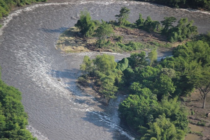 Fuerza Aérea sobrevuela las zonas en Tolima y Cundinamarca afectadas por deslizamientos y crecientes