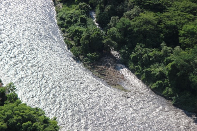 Fuerza Aérea sobrevuela las zonas en Tolima y Cundinamarca afectadas por deslizamientos y crecientes