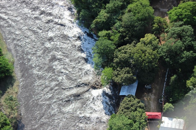 Fuerza Aérea sobrevuela las zonas en Tolima y Cundinamarca afectadas por deslizamientos y crecientes