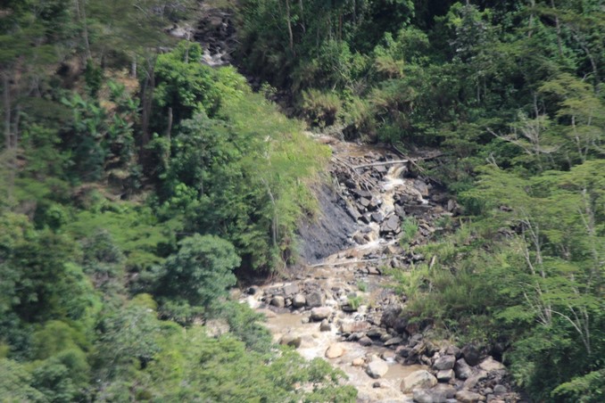 Fuerza Aérea sobrevuela las zonas en Tolima y Cundinamarca afectadas por deslizamientos y crecientes