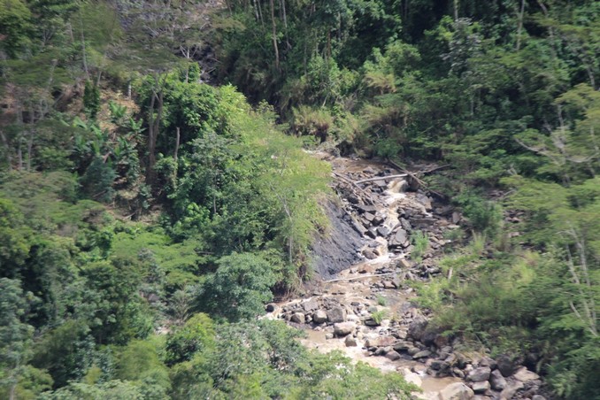 Fuerza Aérea sobrevuela las zonas en Tolima y Cundinamarca afectadas por deslizamientos y crecientes