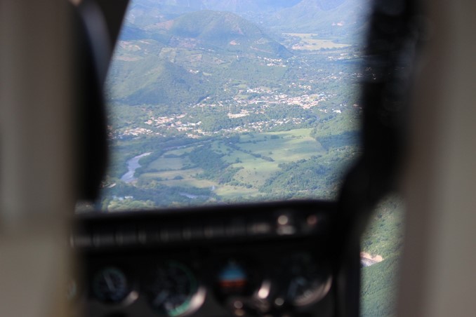 Fuerza Aérea sobrevuela las zonas en Tolima y Cundinamarca afectadas por deslizamientos y crecientes