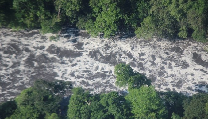 Fuerza Aérea sobrevuela las zonas en Tolima y Cundinamarca afectadas por deslizamientos y crecientes