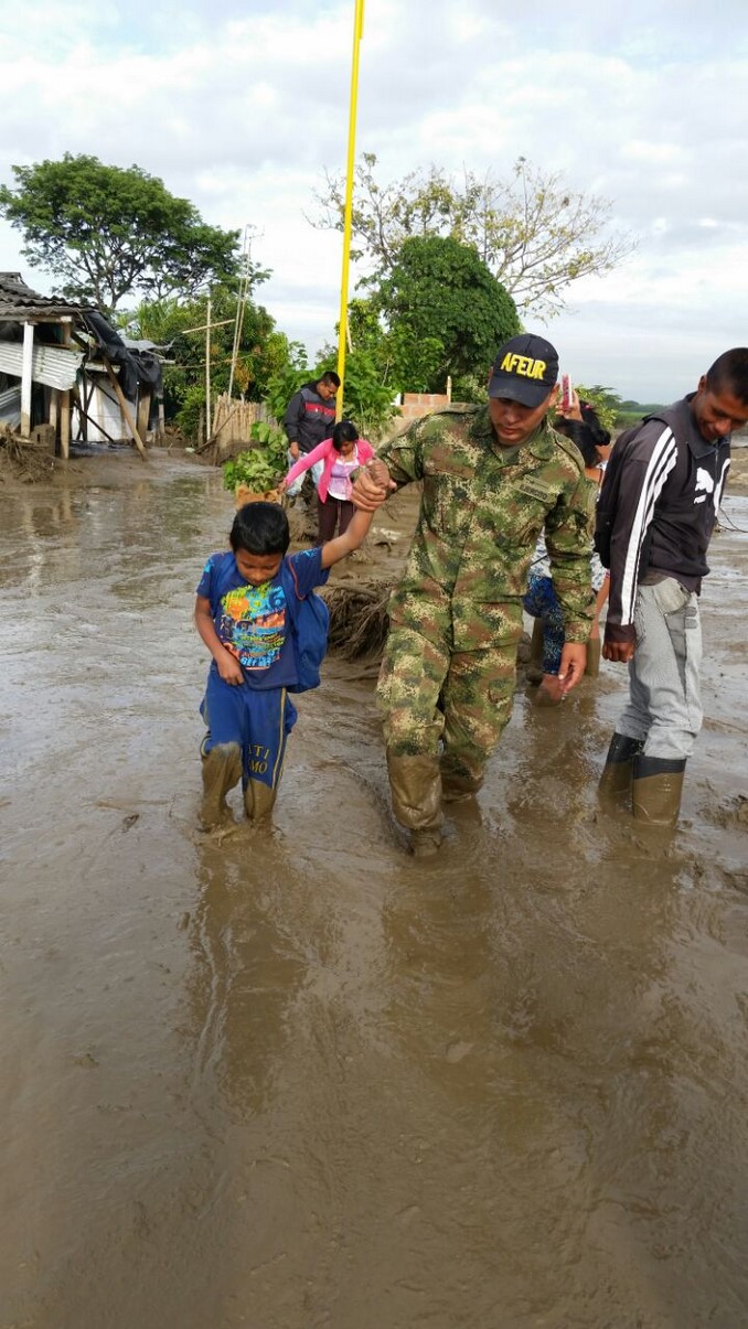 Ejército adelanta labores de evacuación, remoción de escombros y reubicación de afectados en Corinto