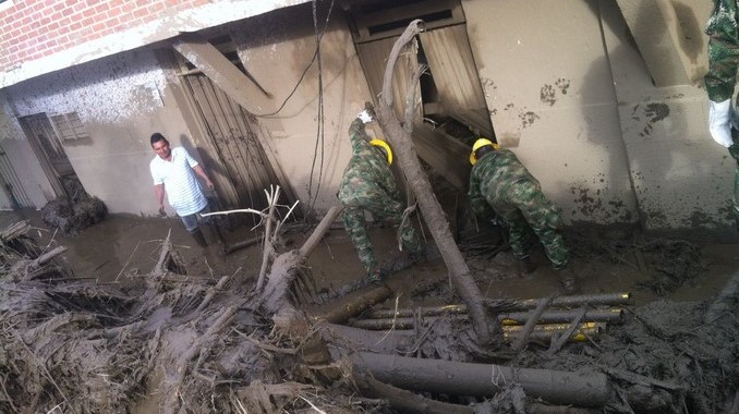 Ejército adelanta labores de evacuación, remoción de escombros y reubicación de afectados en Corinto
