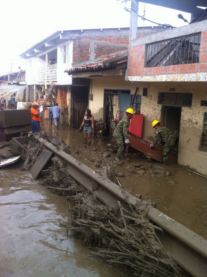 Ejército adelanta labores de evacuación, remoción de escombros y reubicación de afectados en Corinto