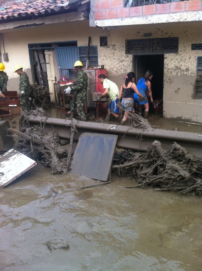 Ejército adelanta labores de evacuación, remoción de escombros y reubicación de afectados en Corinto