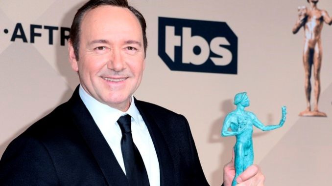 kevin_spacey El actor Kevin Spacey con un premio. EFE/Archivo