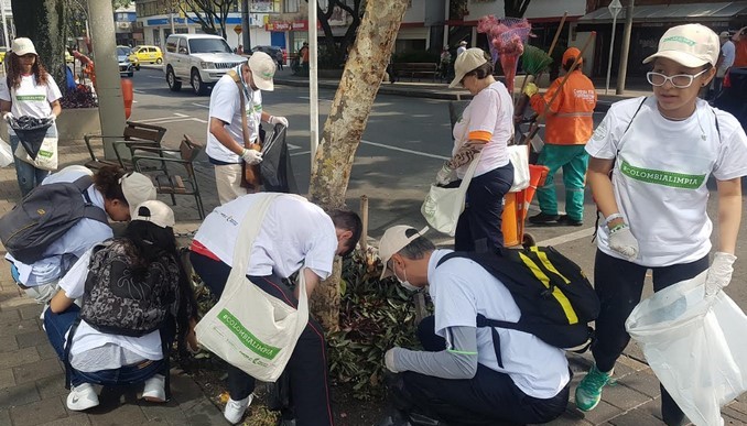 Voluntarios recogieron 302 kilos de material reciclable durante limpieza del corredor de la 70