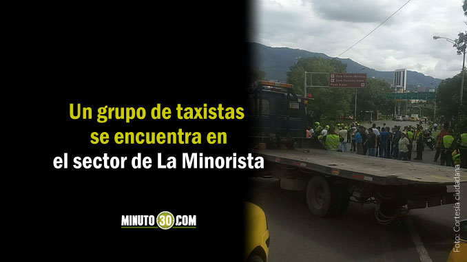 Taxistas en la manifestación denuncian que no los dejan pasar hacia La Alpujarra