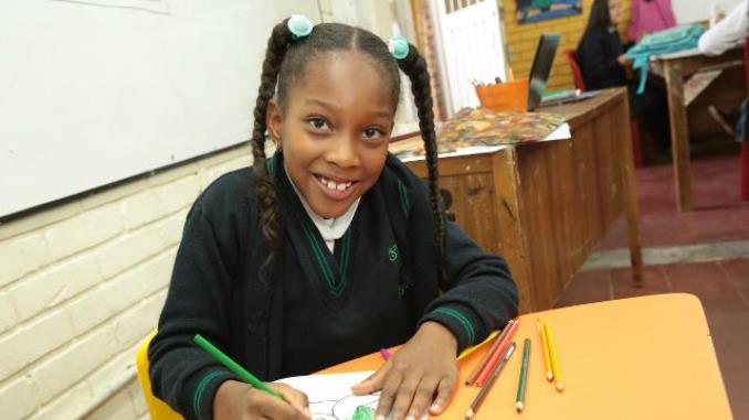 Niña, menor, estudiante colegio de Bogotá