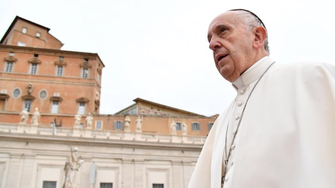 El papa achaca la falta de caridad y la violencia a la “avidez por el dinero”